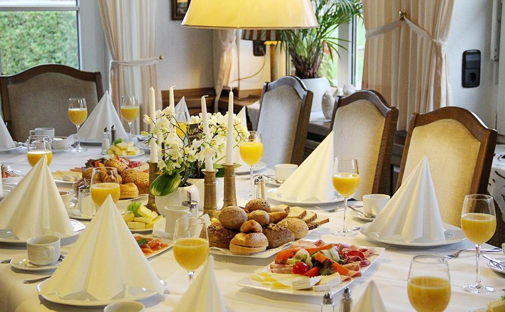 Naundrups Hof Hotel Людингхаузен Екстериор снимка