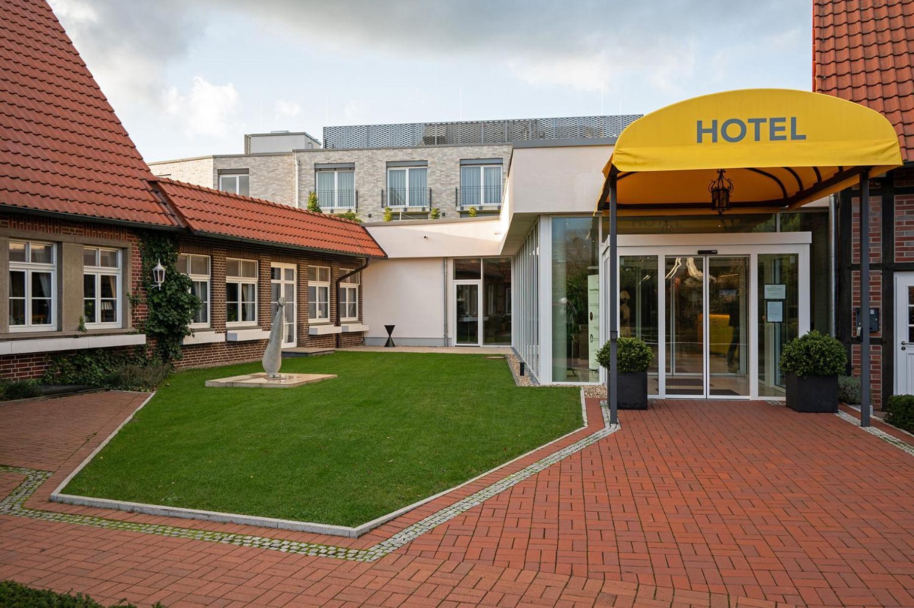 Naundrups Hof Hotel Людингхаузен Екстериор снимка